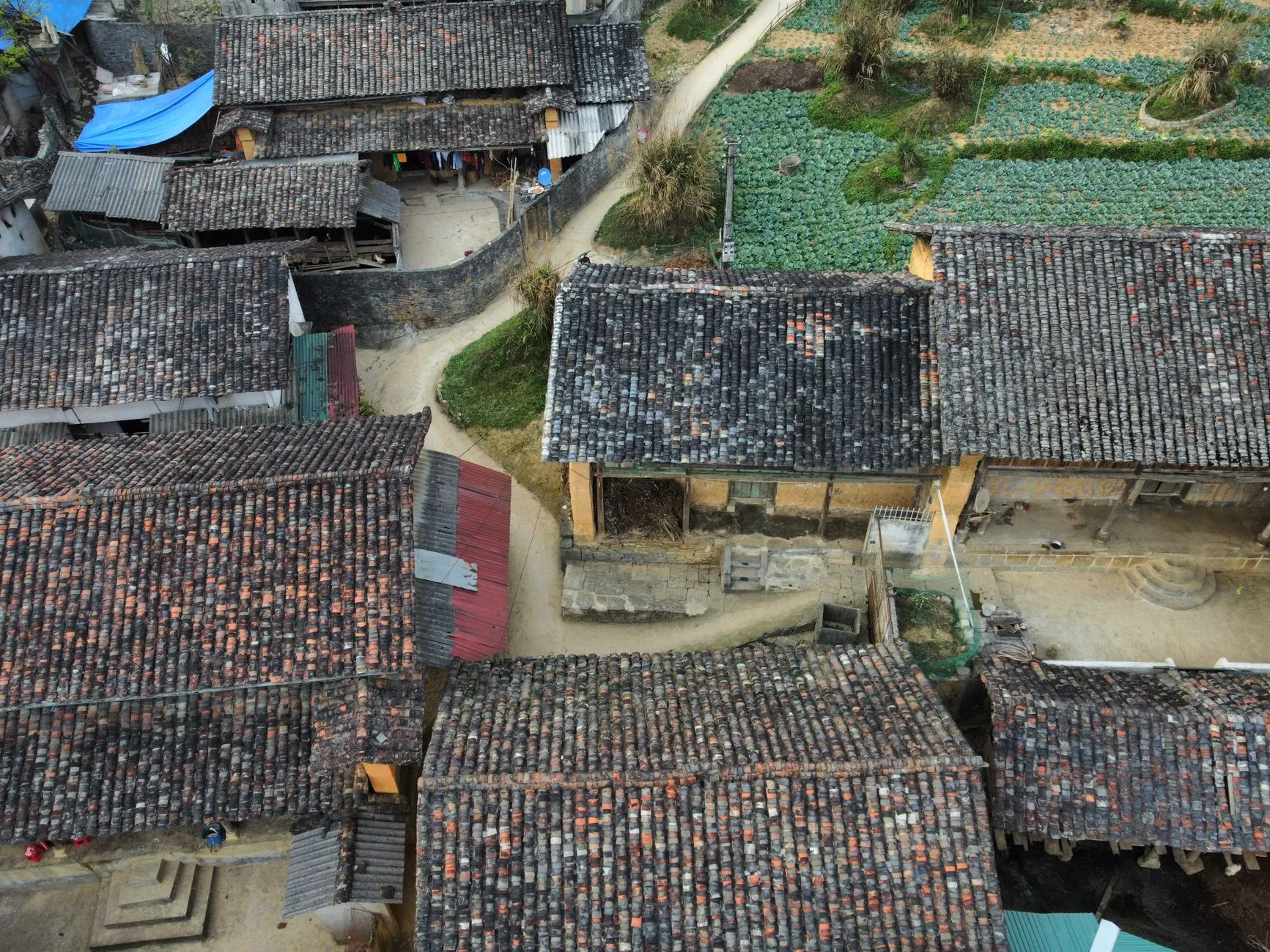 Bingzhongluo Village