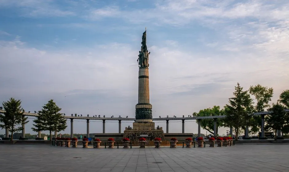 Erlongshan Scenic Area