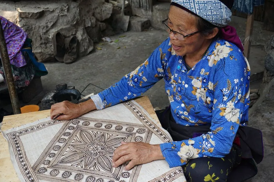 Chuandian Hmong Embroidery Gallery