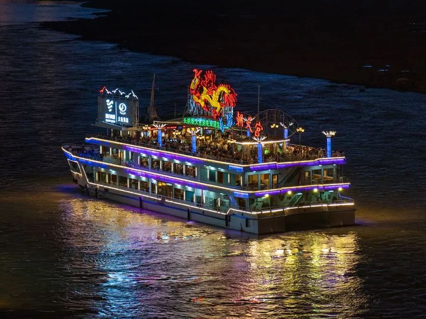 Leshan Night Cruise