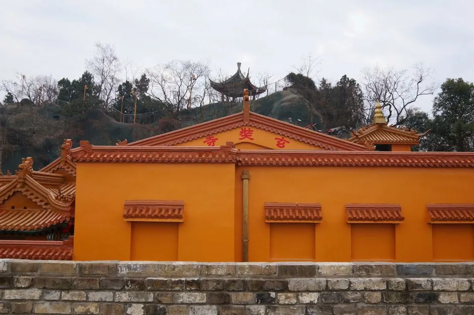 Linggu Temple