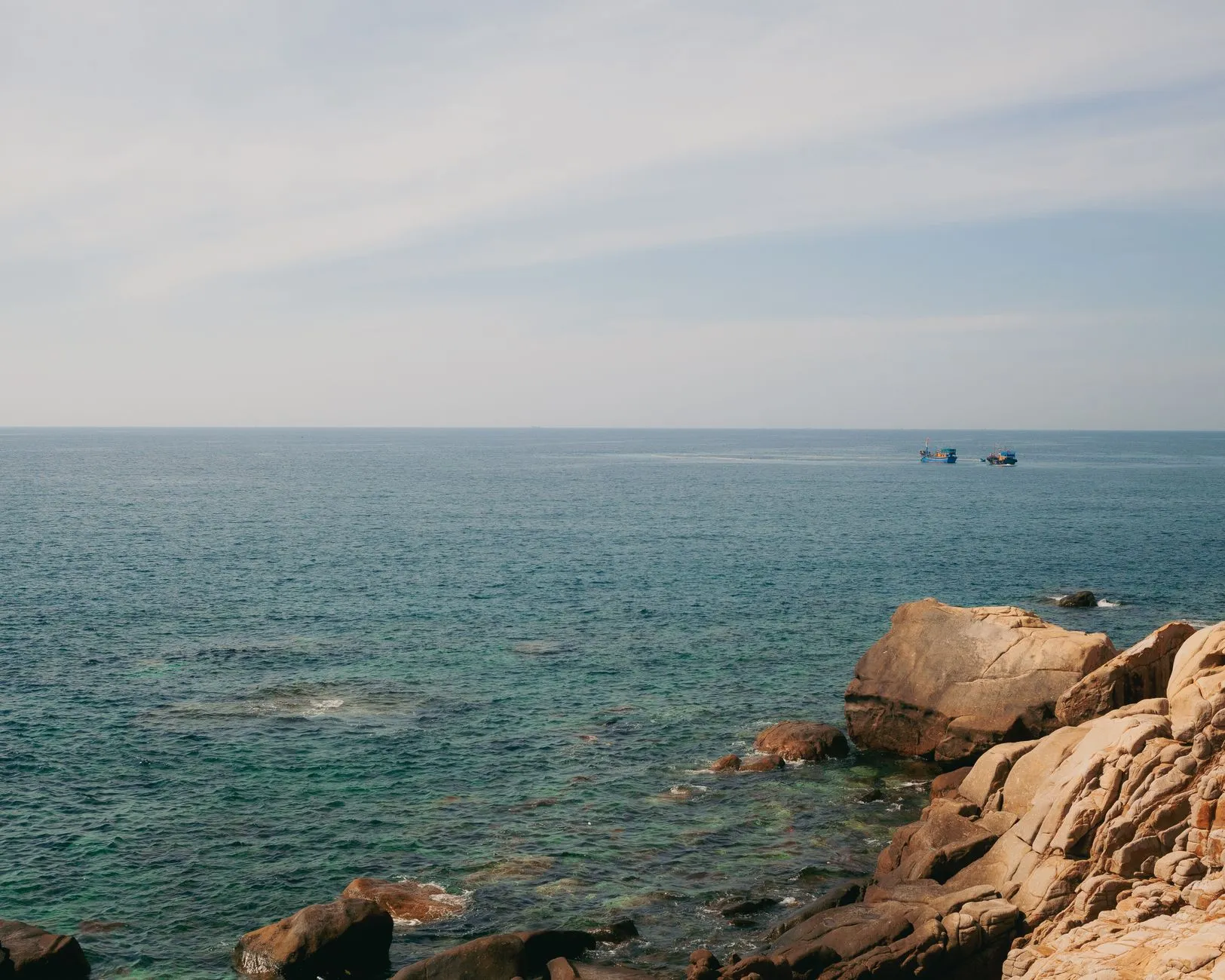 Riyue Bay (Sun and Moon Bay)