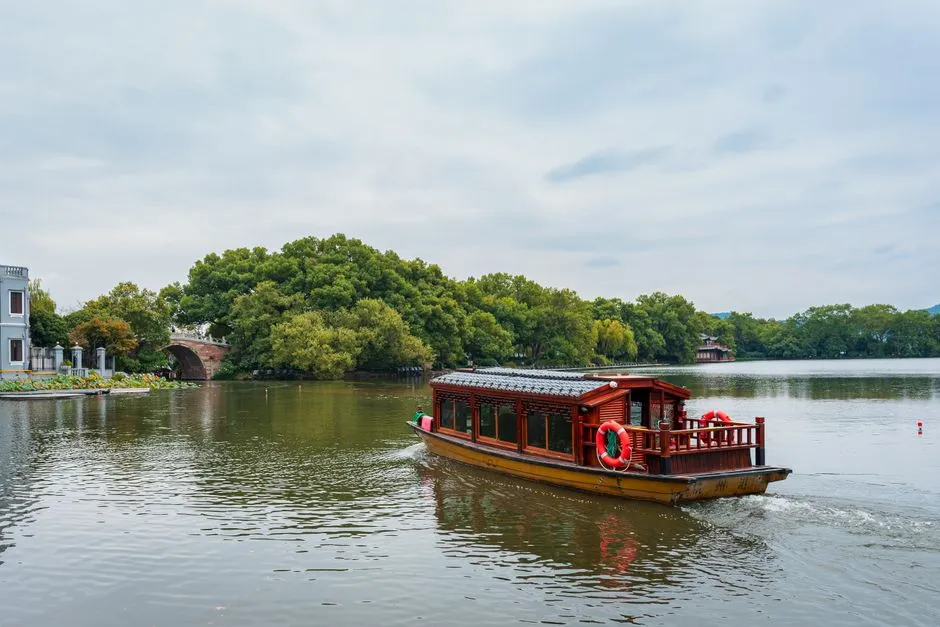 Shouxihu (Slender West Lake) Boat Ride