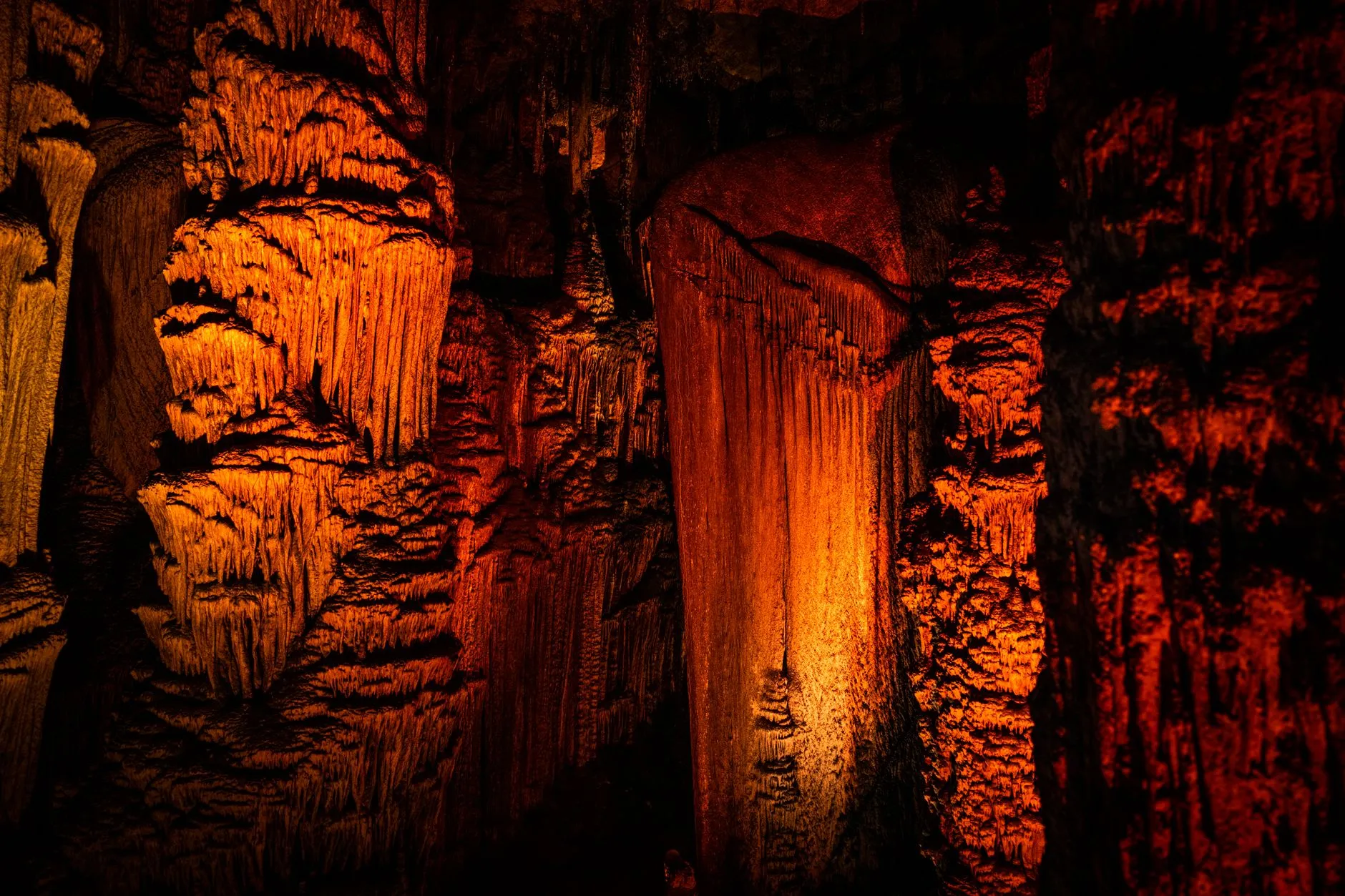 Water Curtain Cave