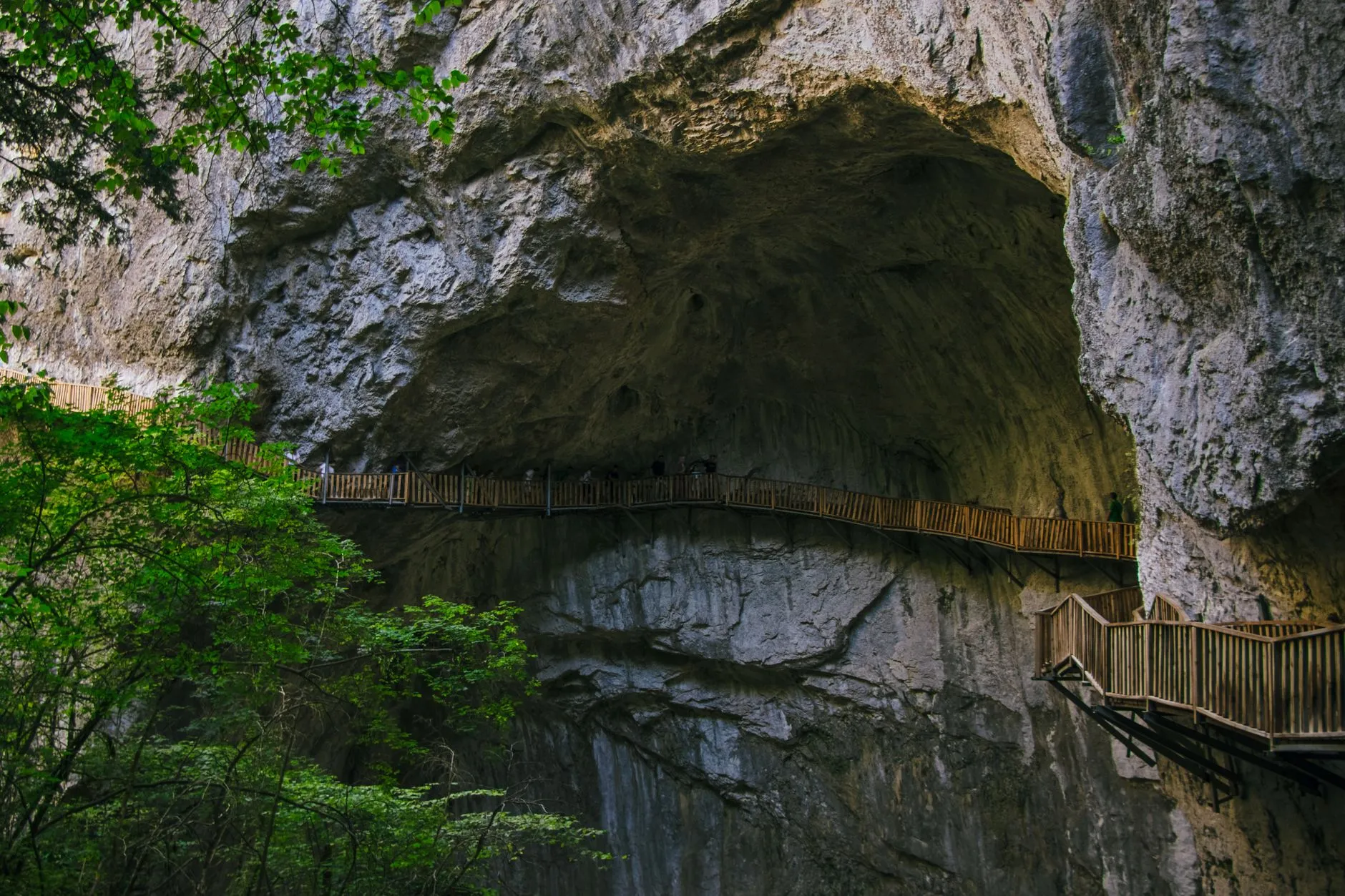Yanzidong Natural Bridge
